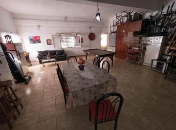 Casa · 200m² · 4 Ambientes · 2 Cocheras · Casa en Villa Santos Tesei