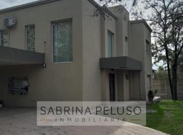 Casa · 210m² · 5 Ambientes · 2 Cocheras · Casa Minimalista de Dos Plantas - 5 Ambientes en Venta - Paso del Rey