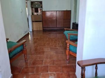 Casa · 135m² · 4 Ambientes · 1 Cochera · Casa 4 Ambientes con Parque en Venta en Morón Sur