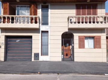 Casa · 7 Ambientes · 3 Cocheras · Chalet de 4 Dorm., Fondo y Cochera a 1/2 Cuadra de Av Hipolito Yrigoyen