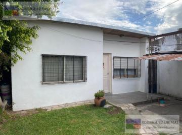 Casa · 372m² · 3 Ambientes · Casa a Reciclar en Lomas de Zamora 2 Dorm. y Entrada de Auto
