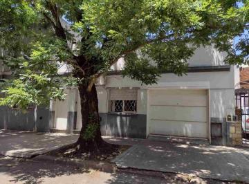 Casa · 124m² · 3 Ambientes · 1 Cochera · Venta Casa 3 Ambientes Parque Chas Patio Garage