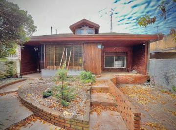 Casa · 190m² · 4 Ambientes · 1 Cochera · Venta Casa 4amb. Berazategui con Pileta y Cochera