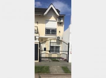 Casa · 110m² · 4 Ambientes · 1 Cochera · Triplex en Venta en Ramos Mejia
