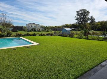 Casa · 138m² · 4 Ambientes · 2 Cocheras · Casa en Alquiler en Santa Elena, Pilar del Este, Pilar