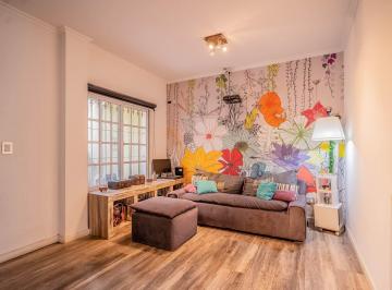 Casa · 108m² · 4 Ambientes · 1 Cochera · Oportunidad - Casa 4 Ambientes con Patio y Cochera en Hurlingham