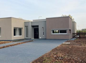 Casa · 185m² · 4 Ambientes · 4 Cocheras · Casa en Venta - 3 Dorm. 3 Baños - Berazategui