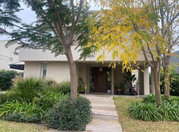 Casa · 271m² · 5 Ambientes · 1 Cochera · Casa en Venta en Castaños, Nordelta, Tigre