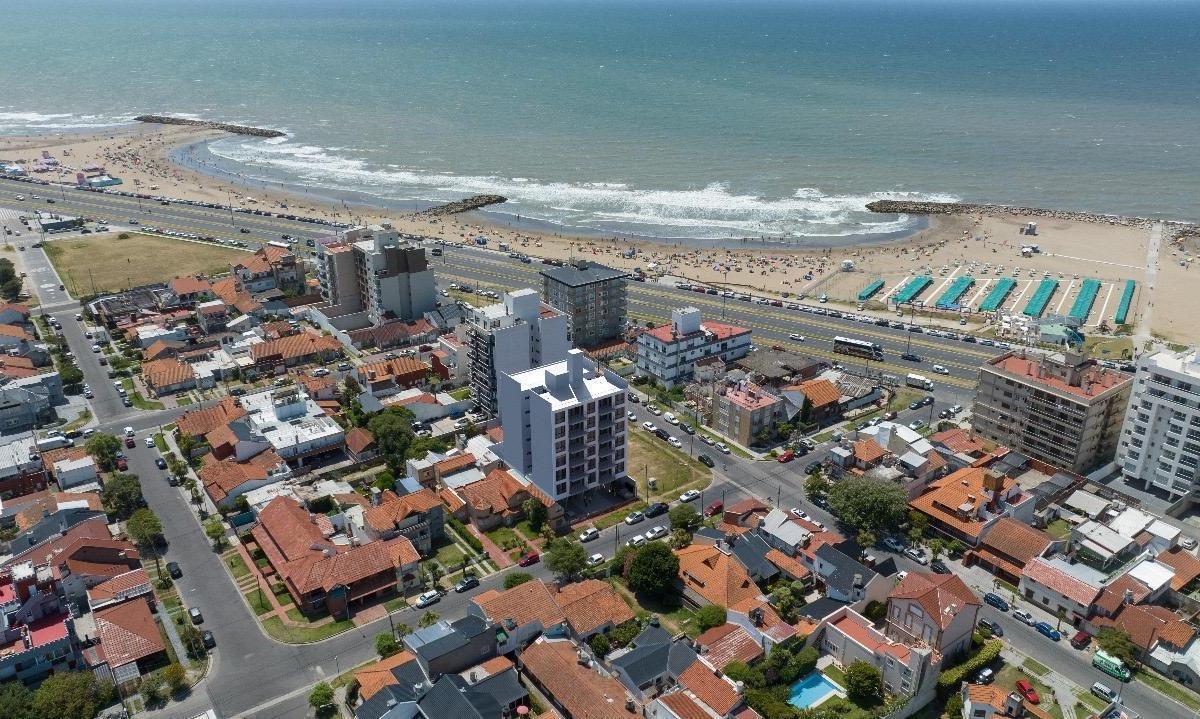 Venta en pozo, dos departamentos de 3 ambientes en barrio Parque Luro