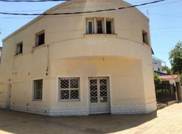 Local comercial · 136m² · 1 Cochera · Local en Esquina Mas Dpto en 1 Piso. Capital