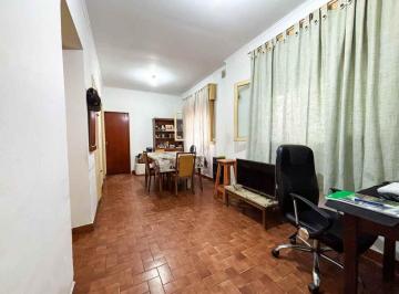 Casa · 100m² · 5 Ambientes · 1 Cochera · Venta Casa Amplio Lote Propio en Villa Lugano