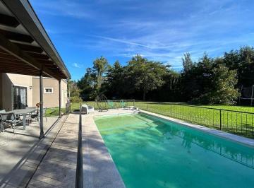 Casa · 160m² · 4 Ambientes · 2 Cocheras · Casa en Venta en Una Planta en Parada Robles