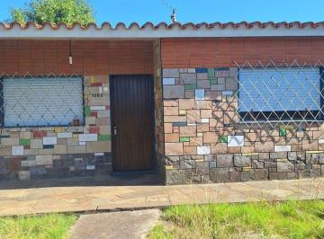 Casa · 75m² · 3 Ambientes · 1 Cochera · Venta de Casa con Terreno 2 Dorm. en Pando.