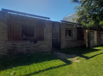 Casa · 60m² · 2 Ambientes · 1 Cochera · Casa en Venta un Dormitoriogranaderobaigorria180 m²