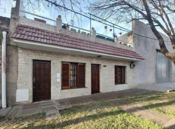 Casa · 95m² · 3 Ambientes · 1 Cochera · Casa 2 Dorm. - Zona Oeste - Rosario