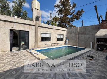 Casa · 90m² · 3 Ambientes · 2 Cocheras · Venta de Casa con Pileta en Paso del Rey