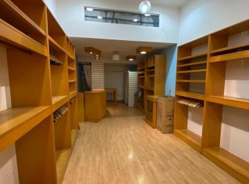 Local comercial de 2 ambientes, Morón · Hermoso Local Para Indumentaria en Morón Centro!