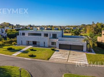 Casa · 900m² · 12 Ambientes · 4 Cocheras · Casa en Haras Santa Maria, El Atardecer