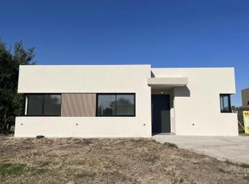 Casa · 581m² · 4 Ambientes · Casa en Santa Lucia, Pilar del Este