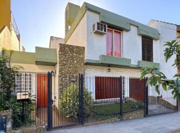Casa · 180m² · 3 Ambientes · Castelar Norte Sobre Av Sarmiento