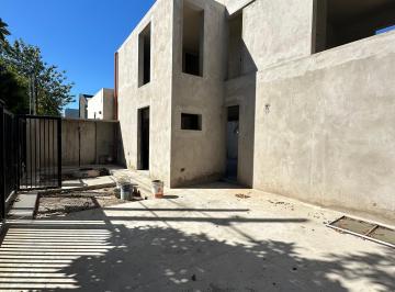 Casa de 4 ambientes, La Plata · Redefine El Concepto de Hogar con Esta Casa a Estrenar de 3 Dorm