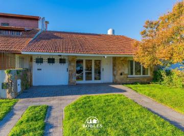 Casa · 175m² · 3 Ambientes · Chalet en El Excelente Barrio Divino Rostro