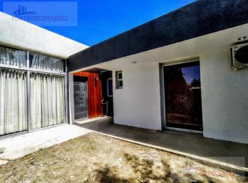 Casa · 75m² · 4 Ambientes · 2 Cocheras · Venta Casa - Villa Parque Sicardi Calle 665 y 14 Apto Banco