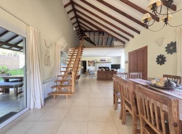 Casa · 181m² · 4 Ambientes · Casa en Alquiler - Deportivo Lote 174 - Costa Esmeralda