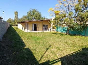 Quinta vacacional · 109m² · 2 Dormitorios · Quinta 3 Ambientes Parque Jardin Ezeiza