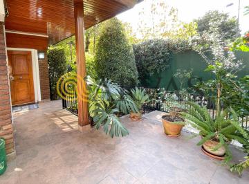 Casa de 5 ambientes, San Fernando · Casa 5 Amb en Punta Chica - 4 Dorm - con Jardín y Patio - Impecable