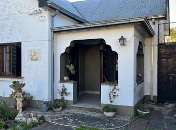 Casa · 72m² · 4 Ambientes · 1 Cochera · Excelente Propiedad Hurlingham Centro