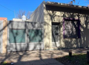 Casa · 50m² · 3 Ambientes · 1 Cochera · Casa en Alquiler en Merlo Centro