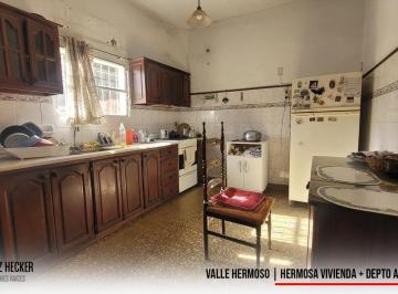 Casa · 218m² · 6 Ambientes · 2 Cocheras · Imperdible! 2 Viviendas en Valle Hermoso!