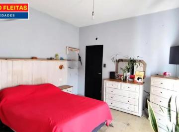 Casa · 113m² · 3 Ambientes · 1 Cochera · PH Al Frente en Venta - con Cochera, Terraza y Quincho - San Justo