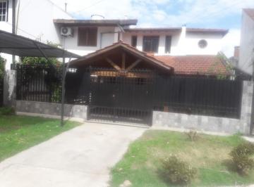 Casa · 138m² · 6 Ambientes · 1 Cochera · Casa en Venta - 4 Dorm. 4 Baños - Cochera - 144 m² - Villa Lugano