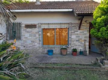 Casa · 78m² · 3 Ambientes · 3 Cocheras · Casa en Venta - 2 Dorm. 2 Baños - Cochera - 448 m² - Punta Lara