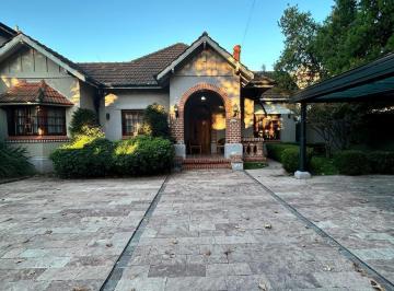 Casa · 337m² · 5 Ambientes · 6 Cocheras · Casa en Lomas de Zamora