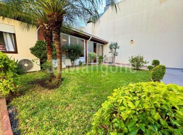 Casa · 150m² · 4 Ambientes · 2 Cocheras · Casa 4 Amb con Cocheras, Jardin, Quincho y Terraza
