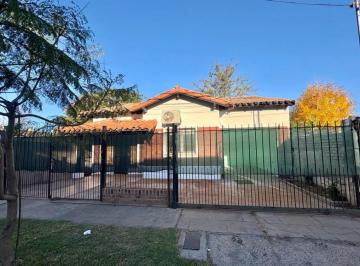 Casa de 3 ambientes Alquiler $ 1.100.000 · Casa Benavidez Centro 3 Ambientes