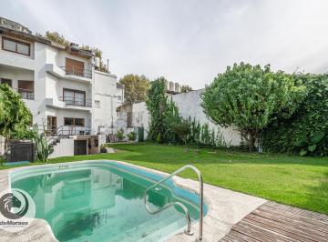 Casa · 346m² · 9 Ambientes · 5 Cocheras · Hermosa Casa Villa Luro: 9 Amb - Garaje - Pileta - Parrilla - Fondo