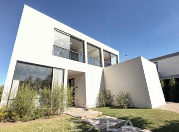Casa · 220m² · 5 Ambientes · Casa en Venta en Castaños, Nordelta, Tigre