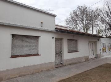 Casa · 182m² · 5 Ambientes · 1 Cochera · Casa en Venta - 3 Dorm. 2 Baños - 192 m² - Villa Lugano