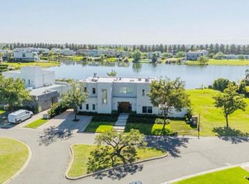 Casa · 310m² · 7 Ambientes · Casa en Venta Al Lago Central Barrio San Matías