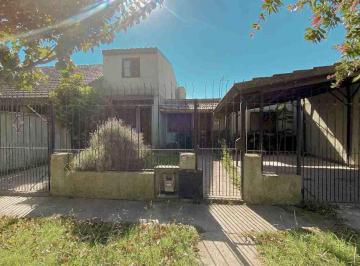 Casa · 115m² · 4 Ambientes · 2 Cocheras · Venta Block Casa y Duplex en Los Pinares