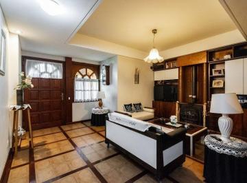 Casa · 180m² · 4 Ambientes · 2 Cocheras · Venta Casa 4 Ambientes con Patio - Sáenz Peña