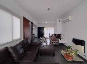 Casa · 193m² · 6 Ambientes · 2 Cocheras · Venta Casa 4 Dorm Parque Siquiman Apto Credito