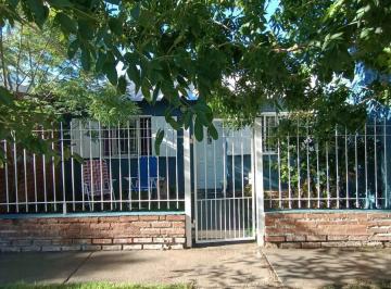 Casa · 90m² · 4 Ambientes · 1 Cochera · Casa en Venta General Roca