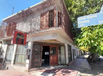 Casa · 210m² · 9 Ambientes · 1 Cochera · Venta - Casa 2 Pisos + Local Comercial