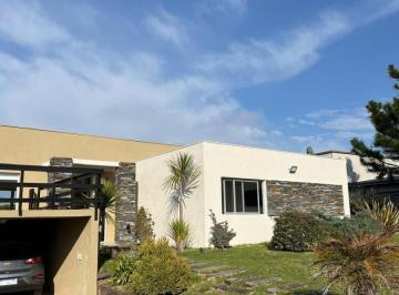 Casa · 148m² · 4 Ambientes · 1 Cochera · Casa en Venta - 3 Dorm. 3 Baños - Cochera - 1.000 m² - Pinamar