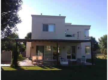Casa · 150m² · 4 Ambientes · Casa en Venta - 2 Dorm. 2 Baños - 1200 m² - Pilar